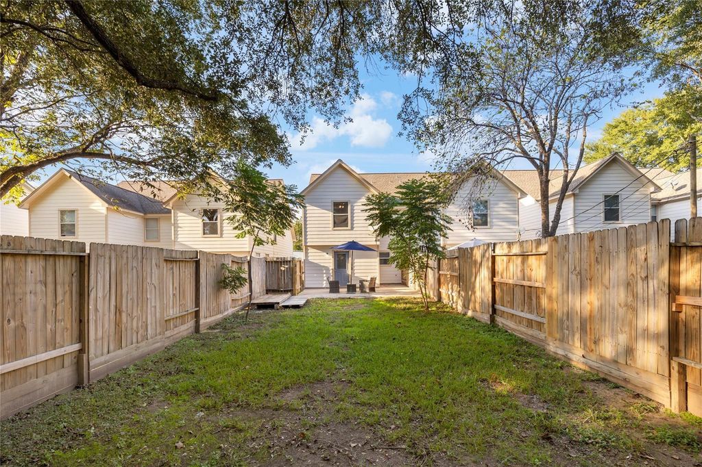 207 Foster Street, Tomball, TX 77375