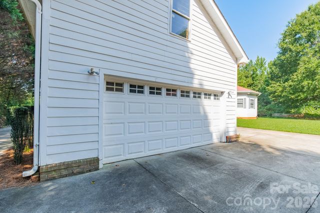 1673 Forest Ridge Drive, Stanley, NC 28164