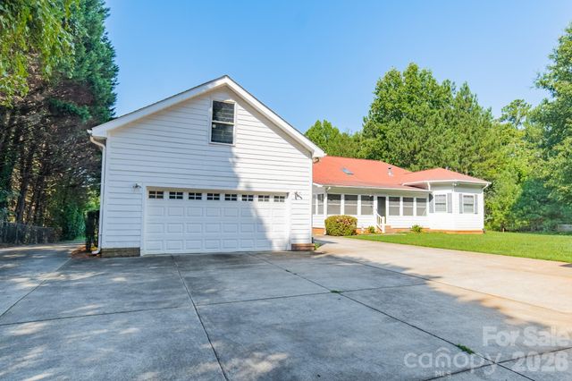 1673 Forest Ridge Drive, Stanley, NC 28164