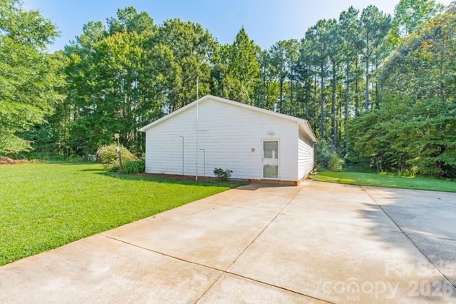 1673 Forest Ridge Drive, Stanley, NC 28164