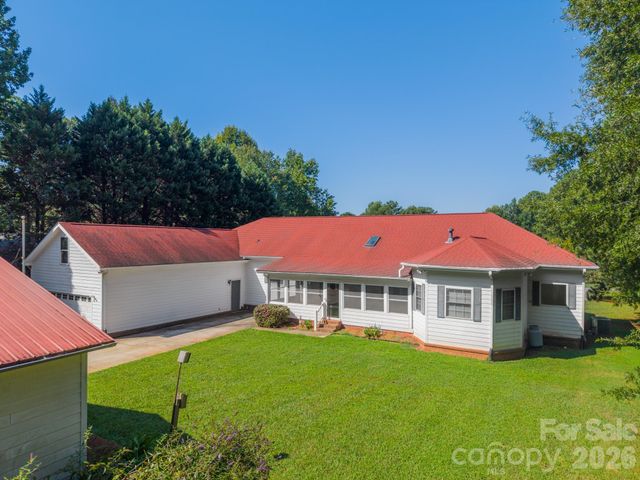 1673 Forest Ridge Drive, Stanley, NC 28164