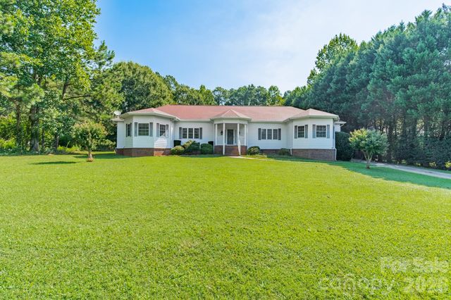 1673 Forest Ridge Drive, Stanley, NC 28164