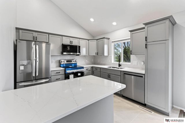 11805 Mary Street, Omaha, NE 68164