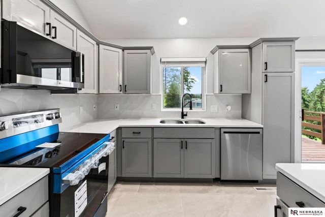 11805 Mary Street, Omaha, NE 68164