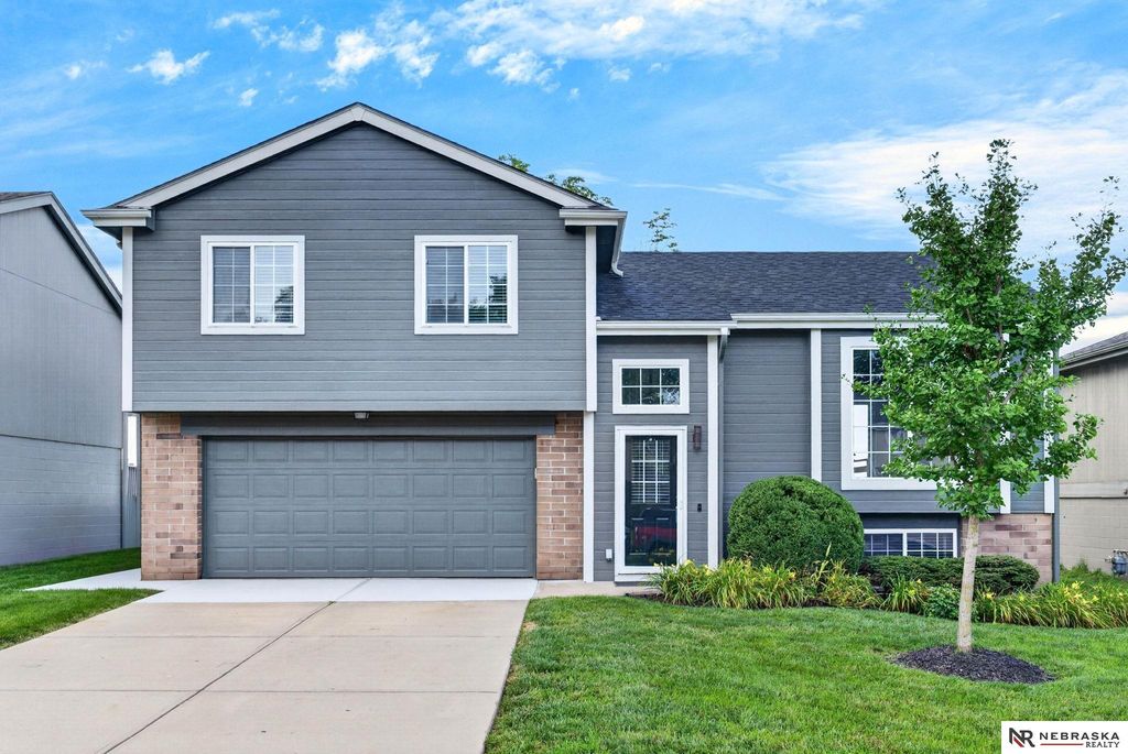 11805 Mary Street, Omaha, NE 68164