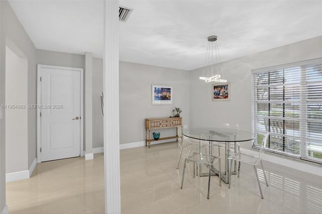 7141 SW 7th St, Plantation, FL 33317