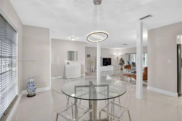 7141 SW 7th St, Plantation, FL 33317