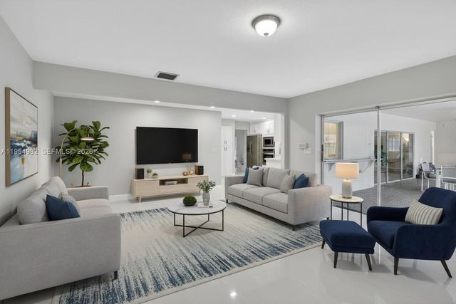 7141 SW 7th St, Plantation, FL 33317