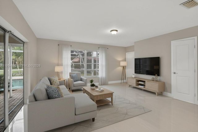 7141 SW 7th St, Plantation, FL 33317