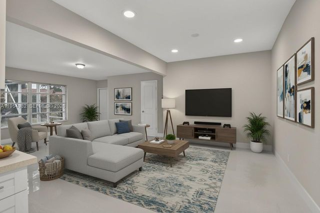 7141 SW 7th St, Plantation, FL 33317