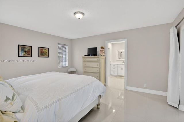 7141 SW 7th St, Plantation, FL 33317