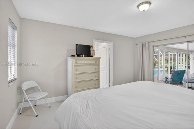 7141 SW 7th St, Plantation, FL 33317