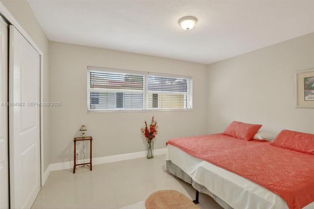 7141 SW 7th St, Plantation, FL 33317