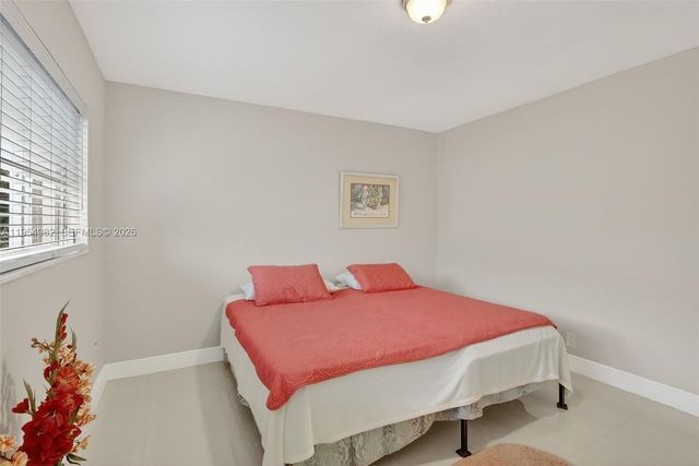 7141 SW 7th St, Plantation, FL 33317