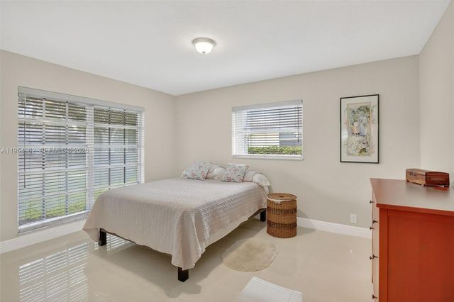 7141 SW 7th St, Plantation, FL 33317