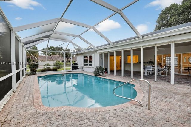 7141 SW 7th St, Plantation, FL 33317