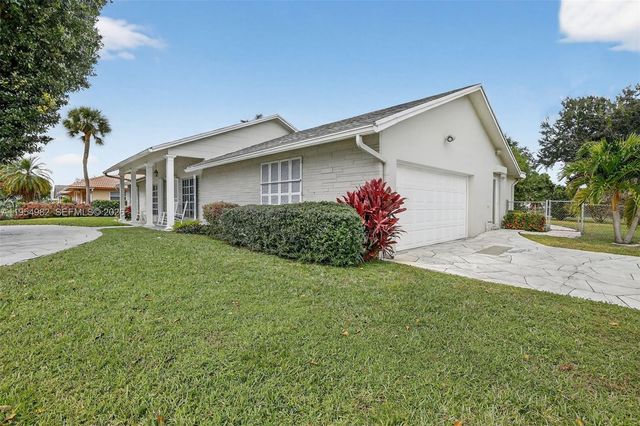 7141 SW 7th St, Plantation, FL 33317