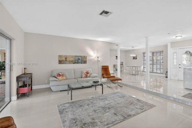 7141 SW 7th St, Plantation, FL 33317