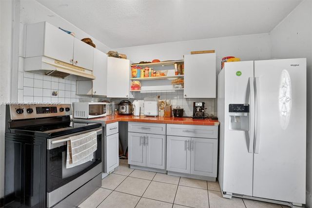 19641 Sterling Dr, Cutler Bay, FL 33157