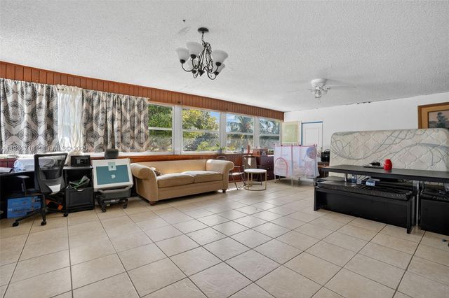 19641 Sterling Dr, Cutler Bay, FL 33157