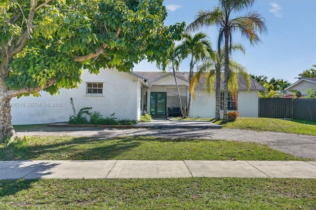 19641 Sterling Dr, Cutler Bay, FL 33157