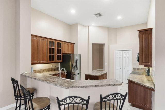 665 SW Lake Charles Circle, Port Saint Lucie, FL 34986