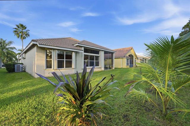 665 SW Lake Charles Circle, Port Saint Lucie, FL 34986