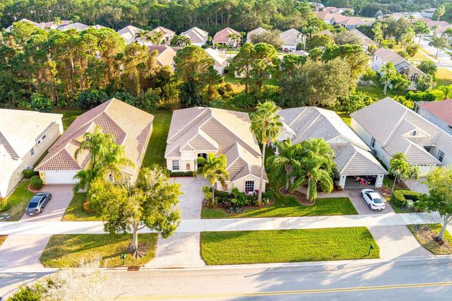 665 SW Lake Charles Circle, Port Saint Lucie, FL 34986