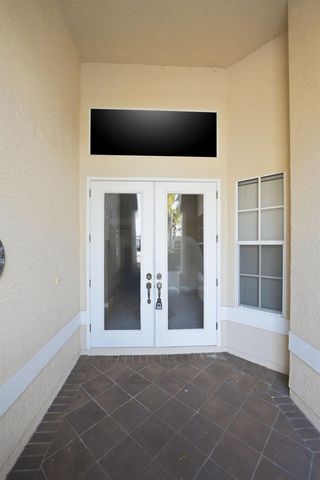 665 SW Lake Charles Circle, Port Saint Lucie, FL 34986