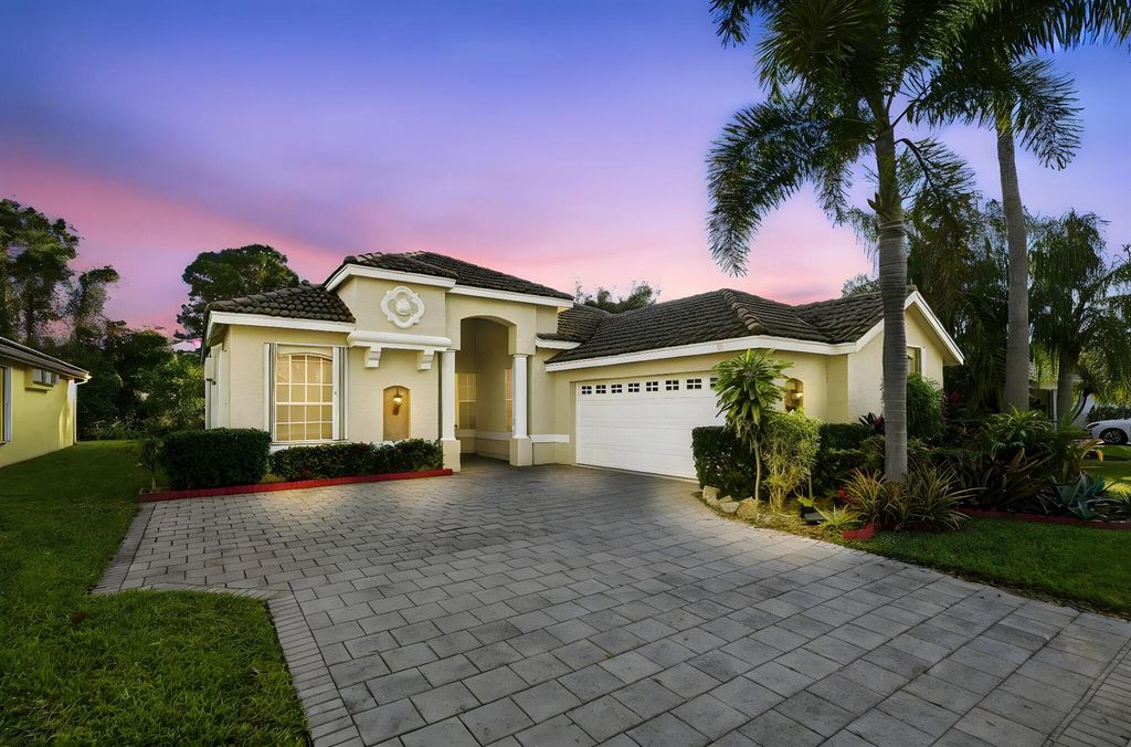 665 SW Lake Charles Circle, Port Saint Lucie, FL 34986