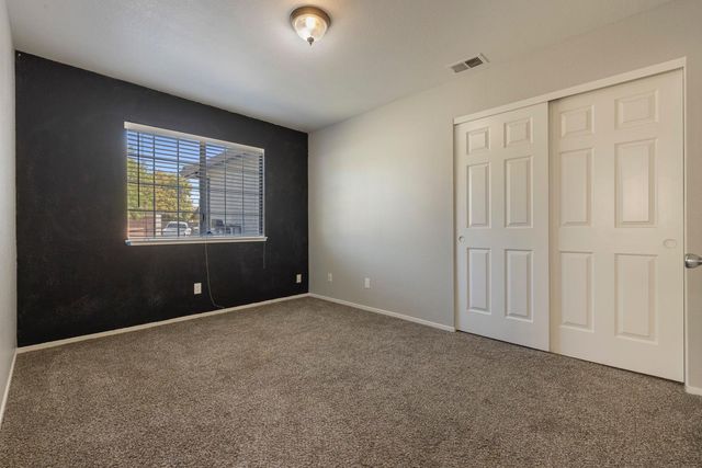 398 Shalako Dr, Oakdale, CA 95361