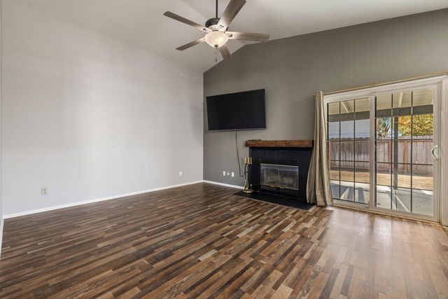 398 Shalako Dr, Oakdale, CA 95361