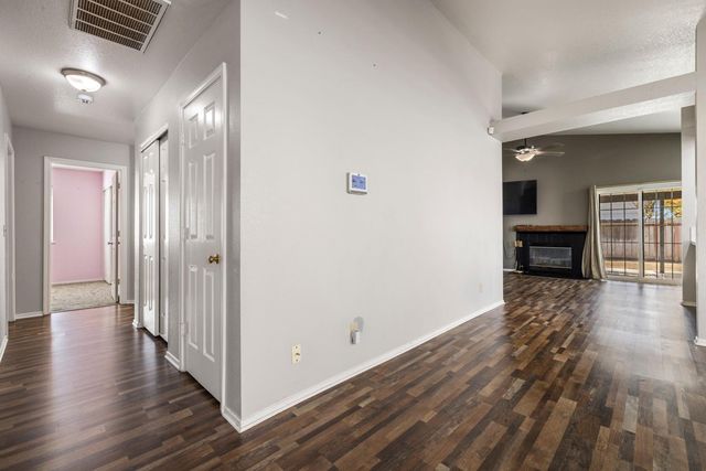 398 Shalako Dr, Oakdale, CA 95361