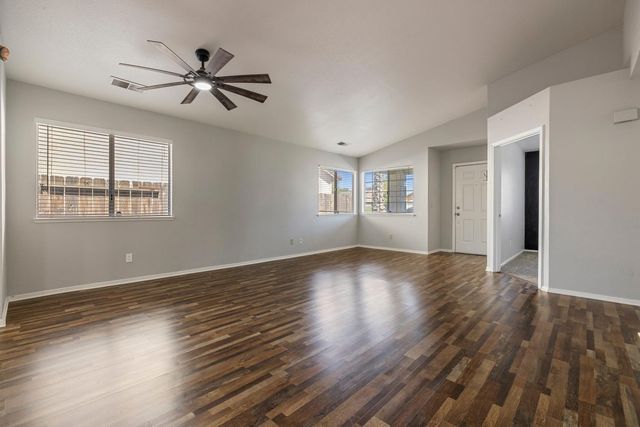 398 Shalako Dr, Oakdale, CA 95361