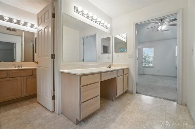 352 Sentinel Oak Drive, Centerville, OH 45458