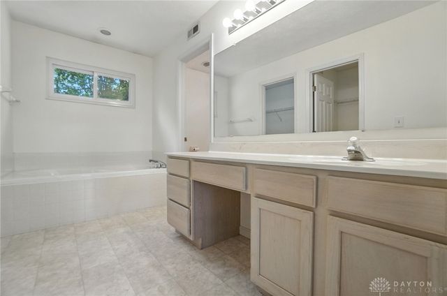 352 Sentinel Oak Drive, Centerville, OH 45458