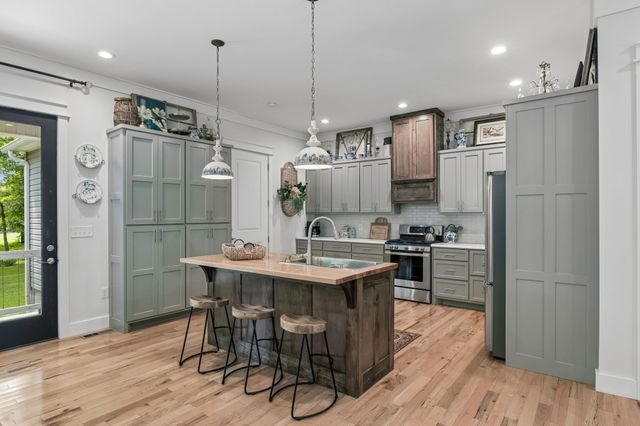 1 Lillie Ln, Lawrenceburg, TN 38464