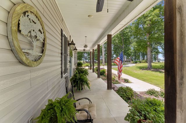 1 Lillie Ln, Lawrenceburg, TN 38464