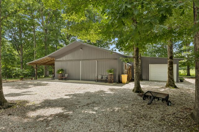 1 Lillie Ln, Lawrenceburg, TN 38464