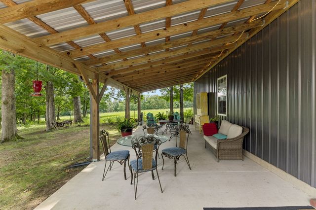 1 Lillie Ln, Lawrenceburg, TN 38464