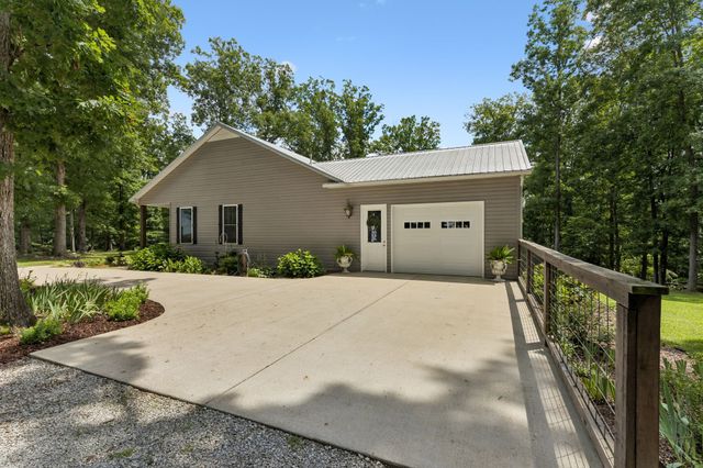 1 Lillie Ln, Lawrenceburg, TN 38464