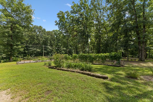 1 Lillie Ln, Lawrenceburg, TN 38464