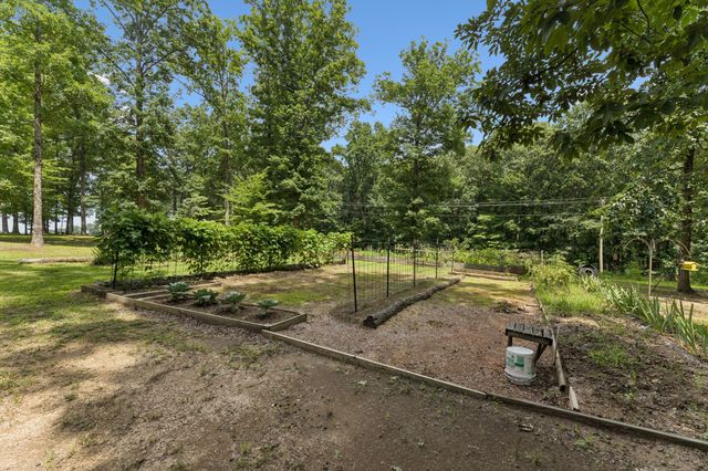 1 Lillie Ln, Lawrenceburg, TN 38464