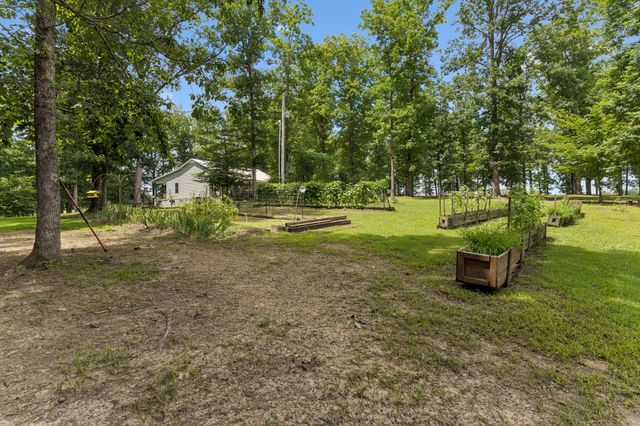 1 Lillie Ln, Lawrenceburg, TN 38464