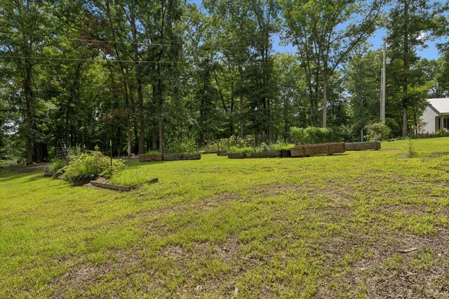 1 Lillie Ln, Lawrenceburg, TN 38464
