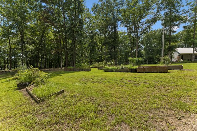 1 Lillie Ln, Lawrenceburg, TN 38464
