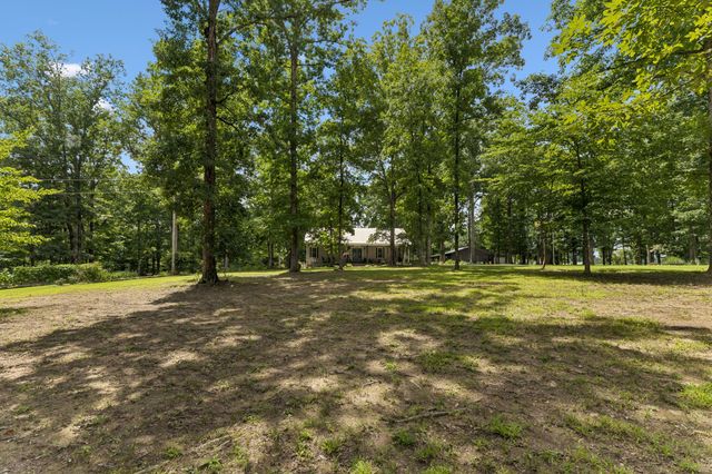 1 Lillie Ln, Lawrenceburg, TN 38464