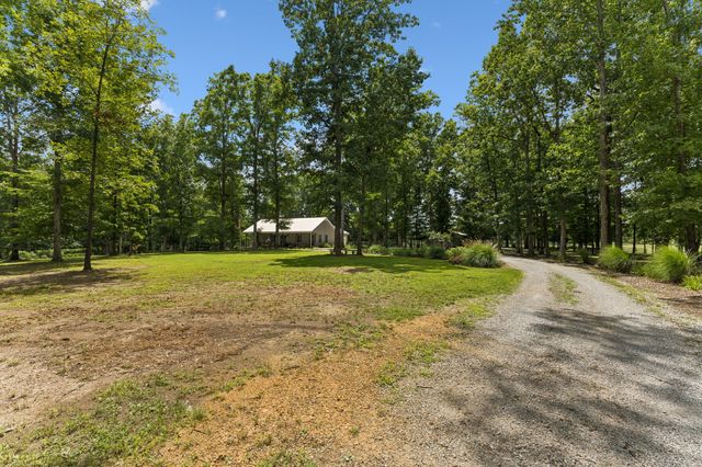 1 Lillie Ln, Lawrenceburg, TN 38464