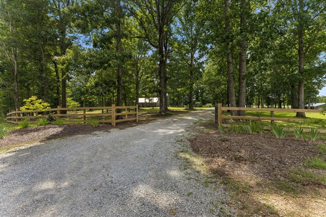 1 Lillie Ln, Lawrenceburg, TN 38464