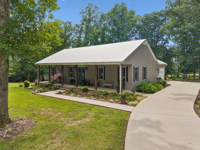 1 Lillie Ln, Lawrenceburg, TN 38464